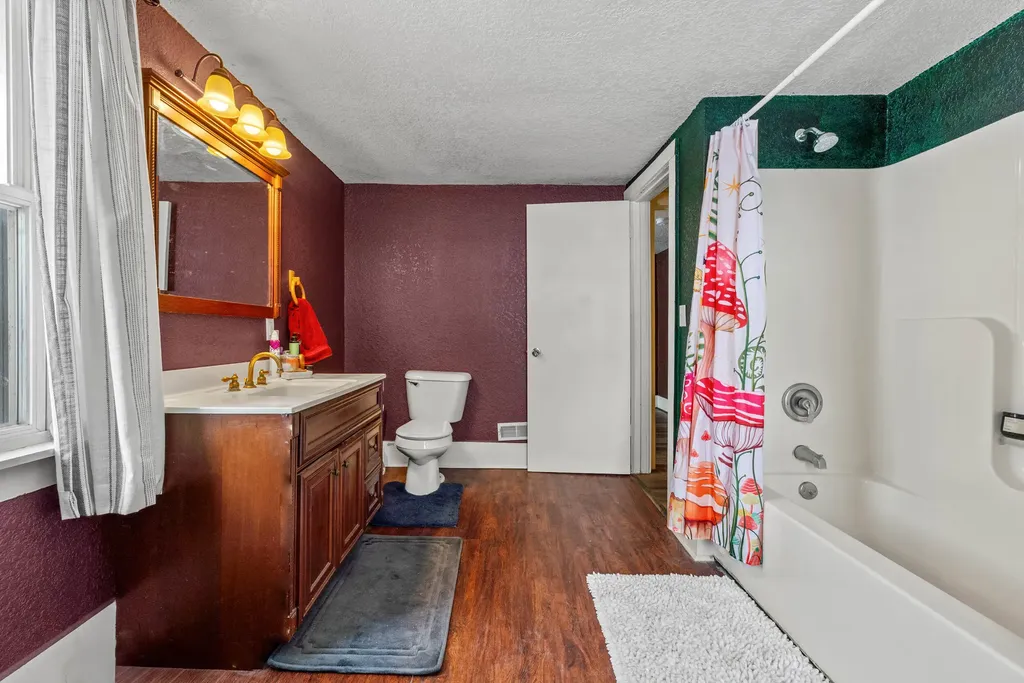 34 Oak Street Hillsdale City MI 49242