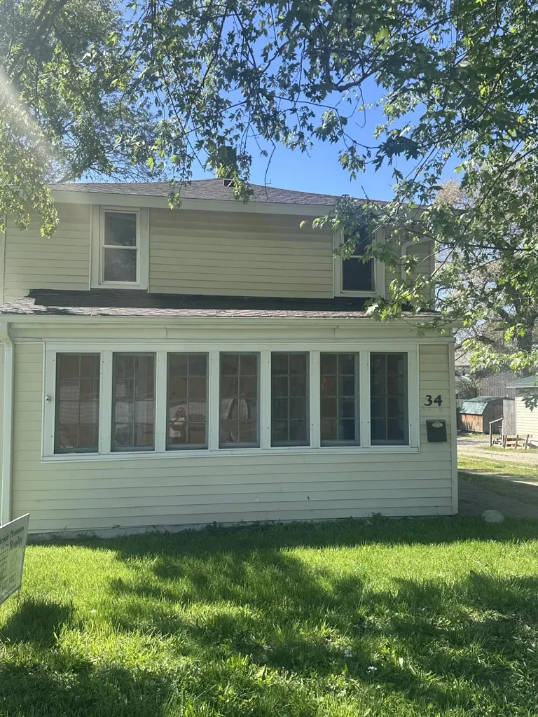 34 Oak Street Hillsdale City MI 49242