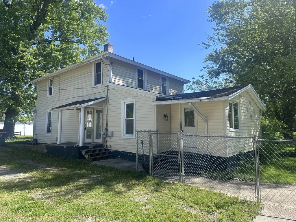 34 Oak Street Hillsdale City MI 49242