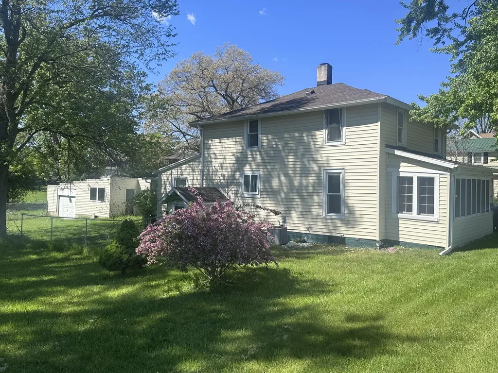 34 Oak Street Hillsdale City MI 49242
