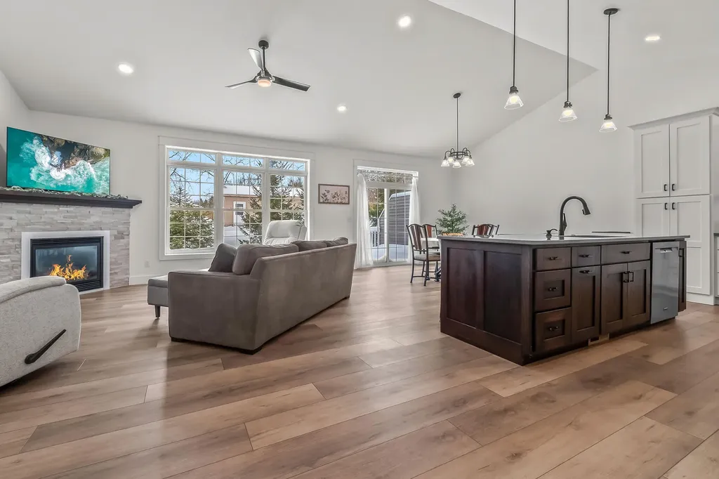 25 Hillsdale Commons Drive Hillsdale City MI 49242