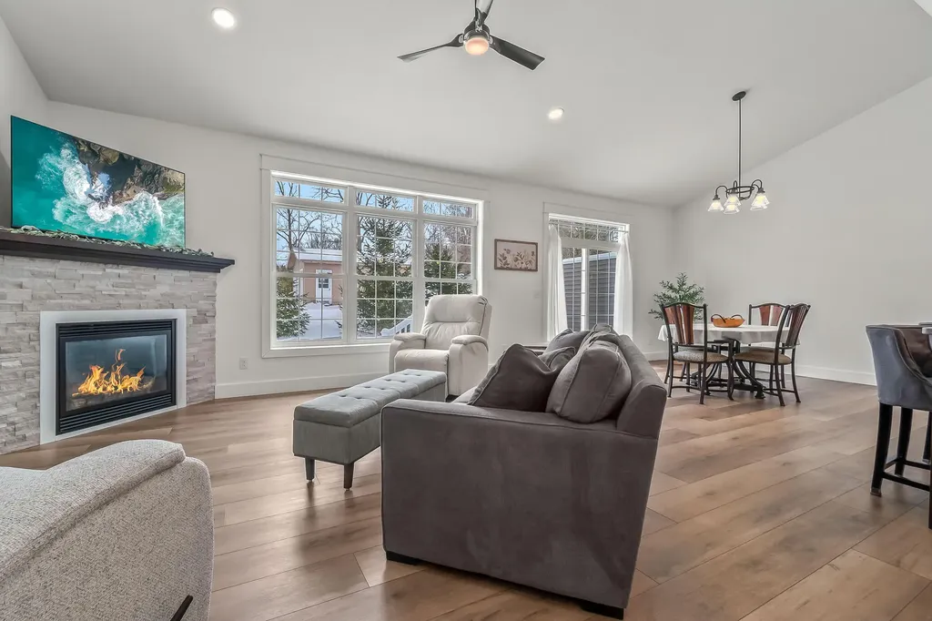 25 Hillsdale Commons Drive Hillsdale City MI 49242