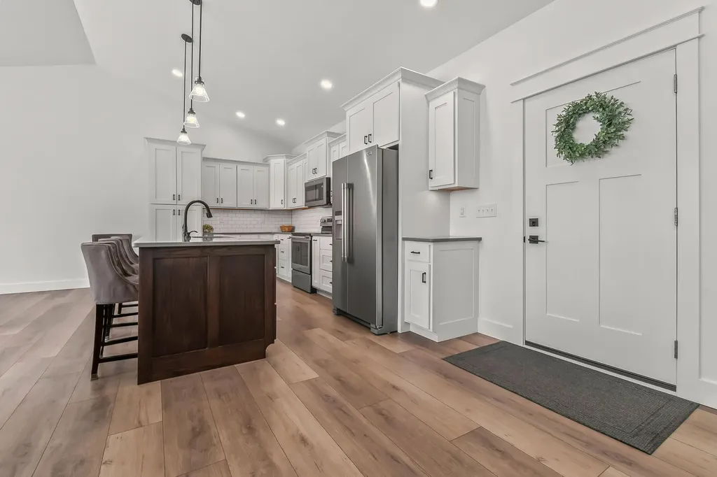 25 Hillsdale Commons Drive Hillsdale City MI 49242