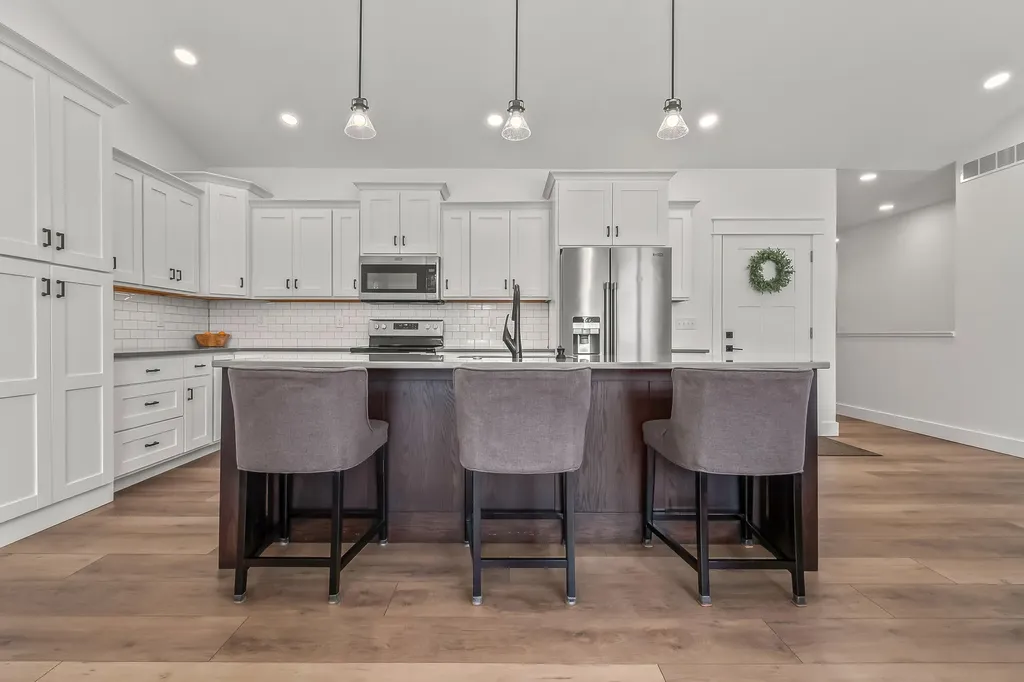 25 Hillsdale Commons Drive Hillsdale City MI 49242