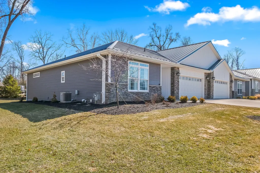 25 Hillsdale Commons Drive Hillsdale City MI 49242