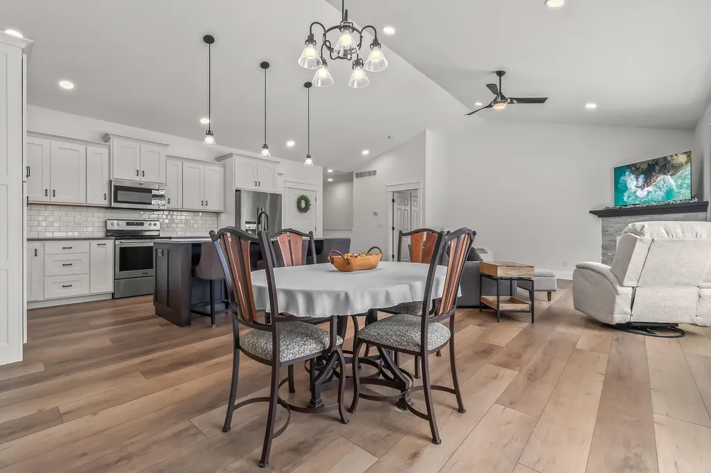 25 Hillsdale Commons Drive Hillsdale City MI 49242