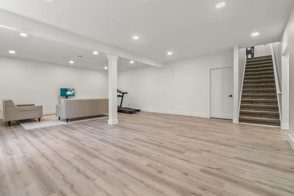25 Hillsdale Commons Drive Hillsdale City MI 49242