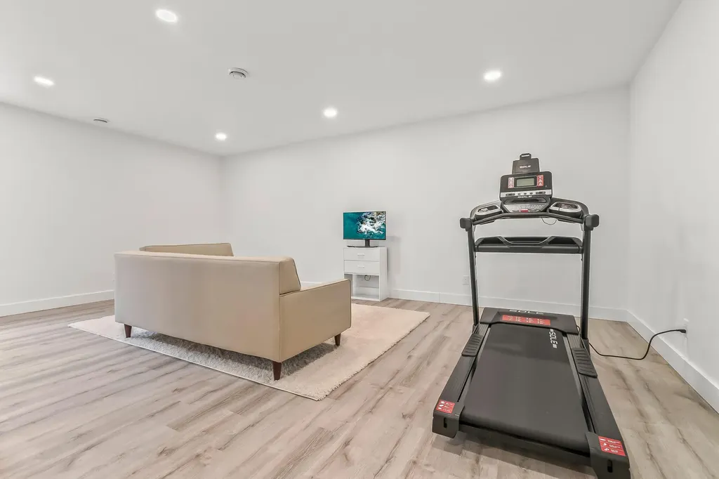25 Hillsdale Commons Drive Hillsdale City MI 49242