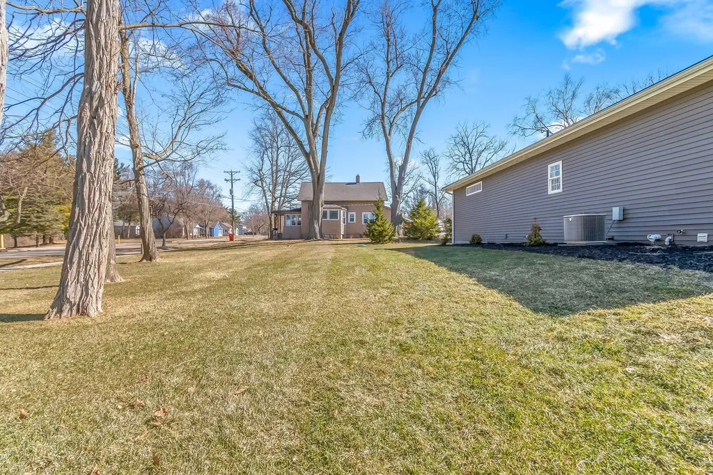 25 Hillsdale Commons Drive Hillsdale City MI 49242