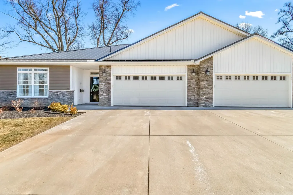 25 Hillsdale Commons Drive Hillsdale City MI 49242