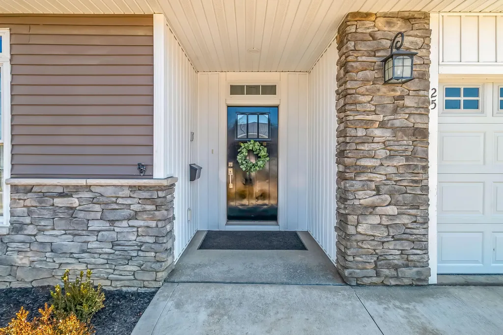 25 Hillsdale Commons Drive Hillsdale City MI 49242