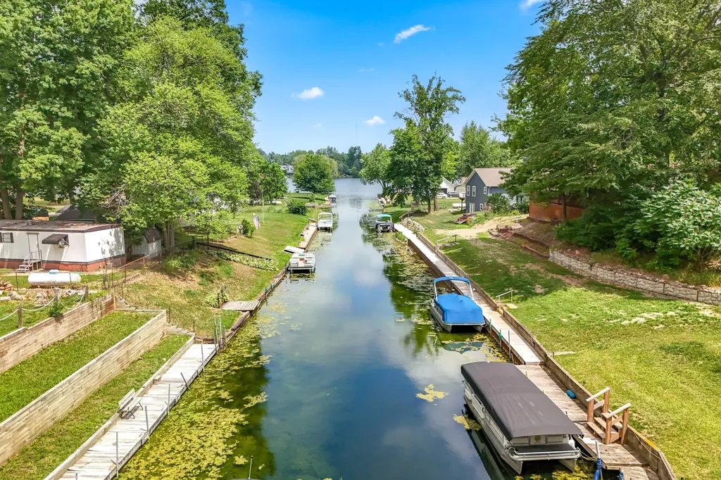 6915 Rowley Drive Jefferson Township MI 49266