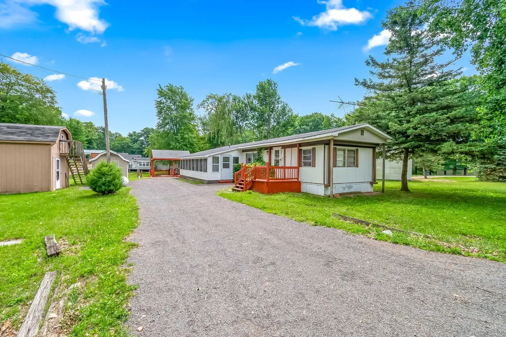 6915 Rowley Drive Jefferson Township MI 49266
