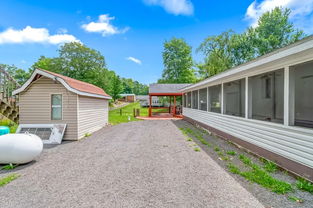 6915 Rowley Drive Jefferson Township MI 49266
