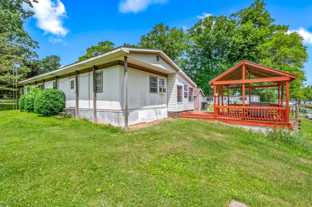 6915 Rowley Drive Jefferson Township MI 49266