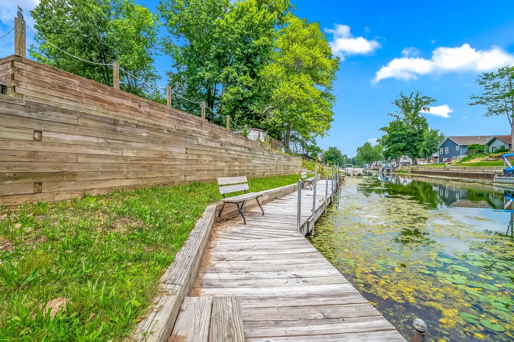6915 Rowley Drive Jefferson Township MI 49266