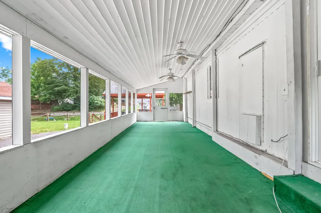 6915 Rowley Drive Jefferson Township MI 49266