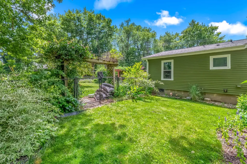 22 Morry Street Hillsdale City MI 49242