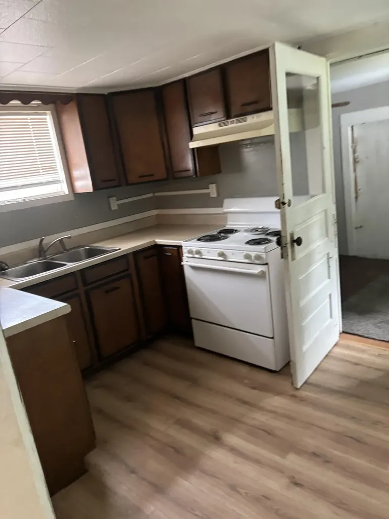 8 E South Street Hillsdale City MI 49242