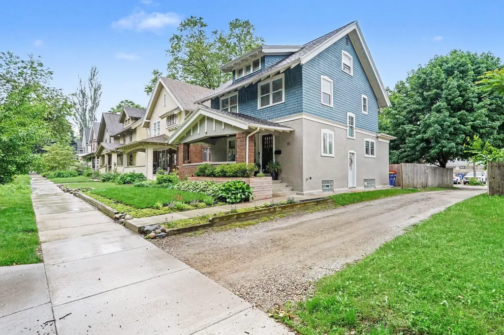 15 Auburn Avenue SE Grand Rapids City MI 49506
