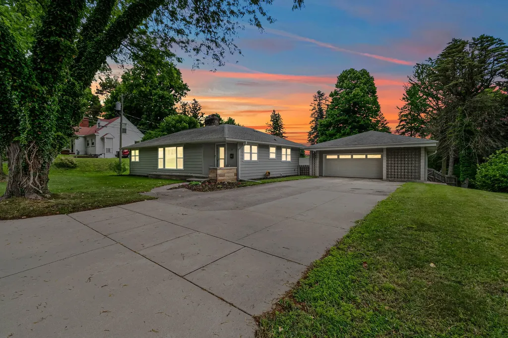 61 Charles Street Hillsdale City MI 49242