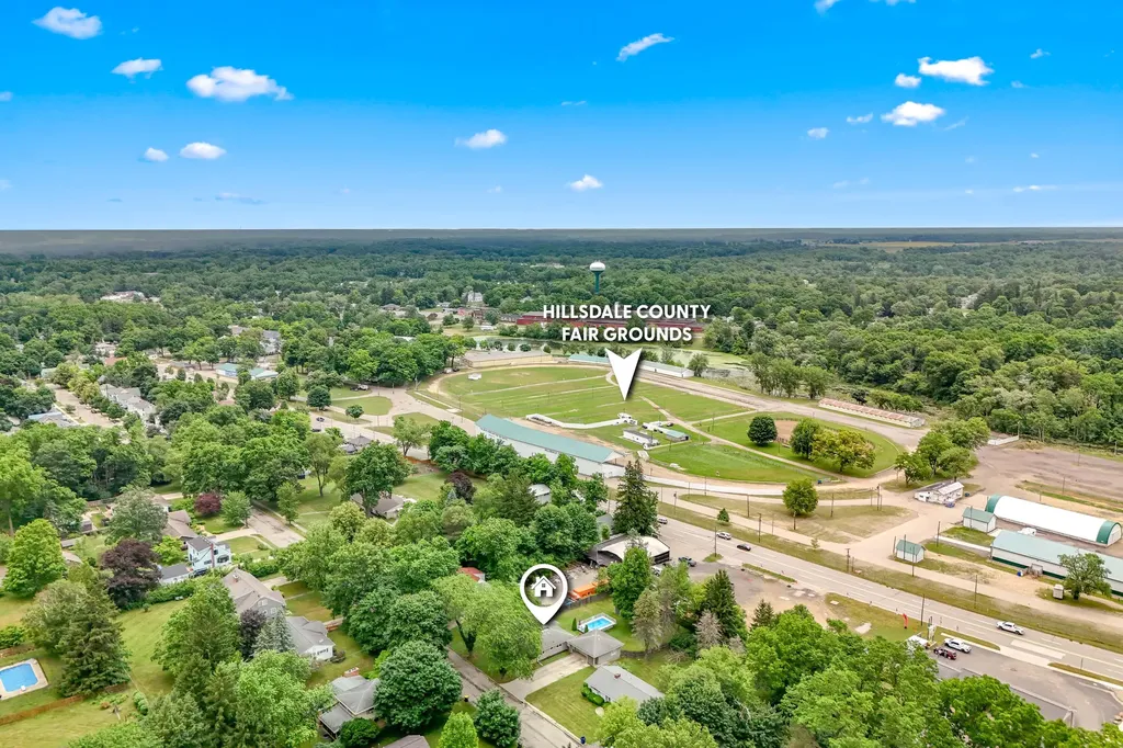 61 Charles Street Hillsdale City MI 49242