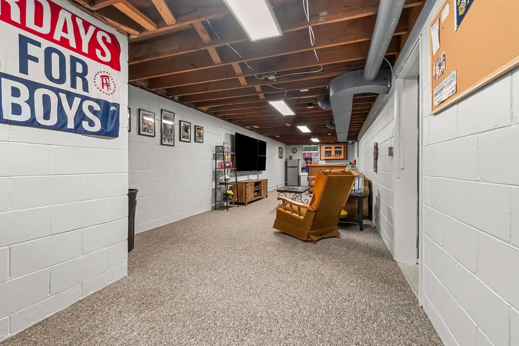 61 Charles Street Hillsdale City MI 49242