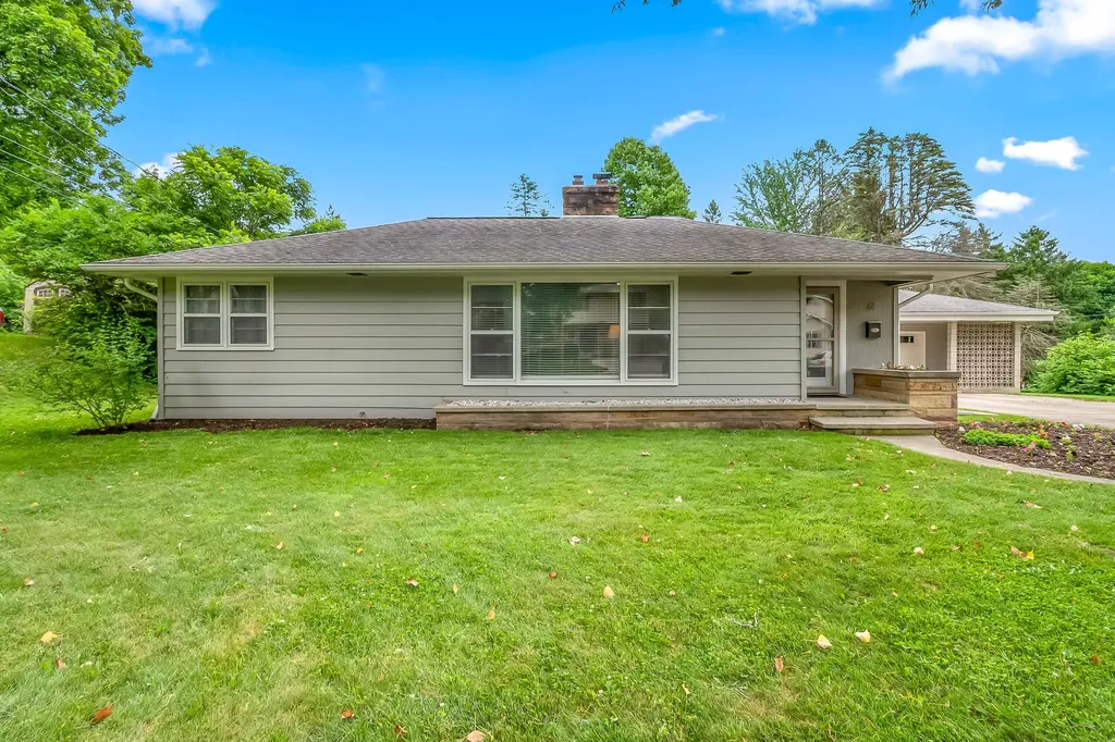 61 Charles Street Hillsdale City MI 49242