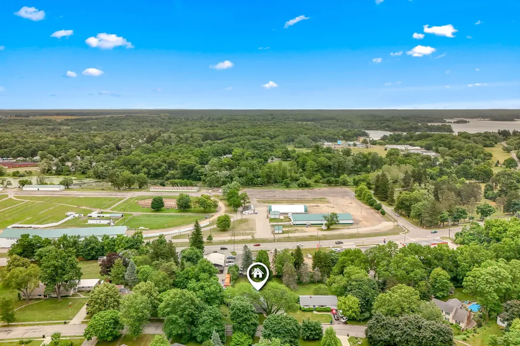 61 Charles Street Hillsdale City MI 49242