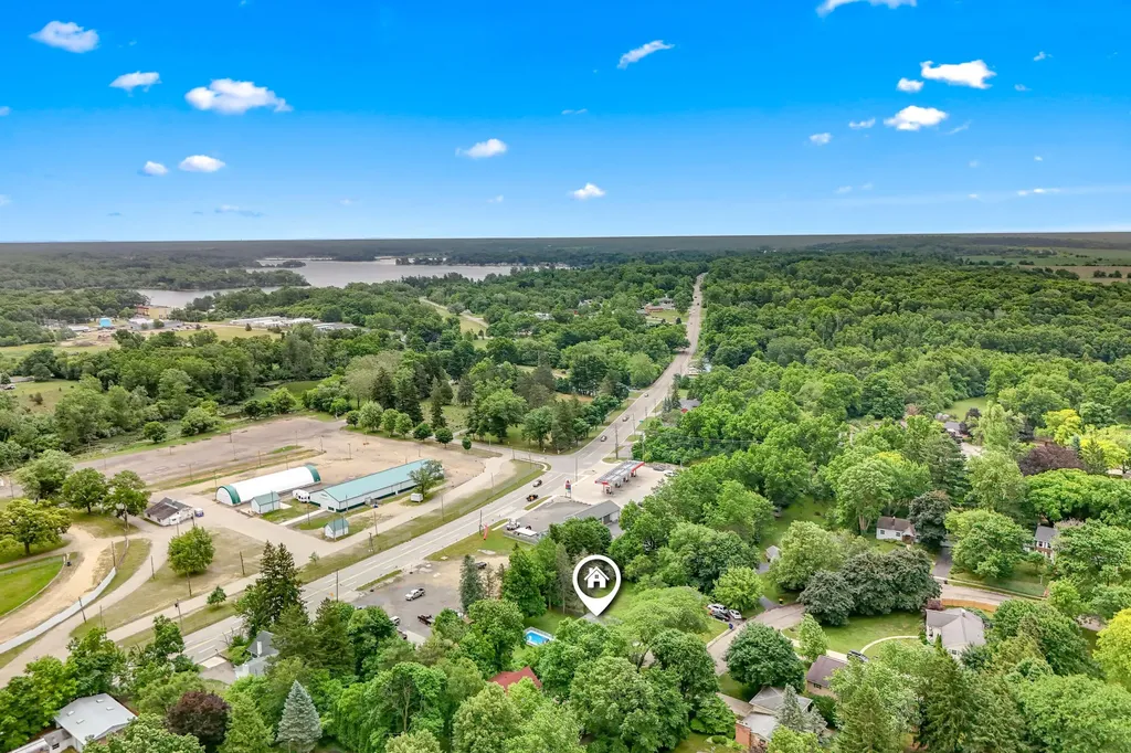 61 Charles Street Hillsdale City MI 49242