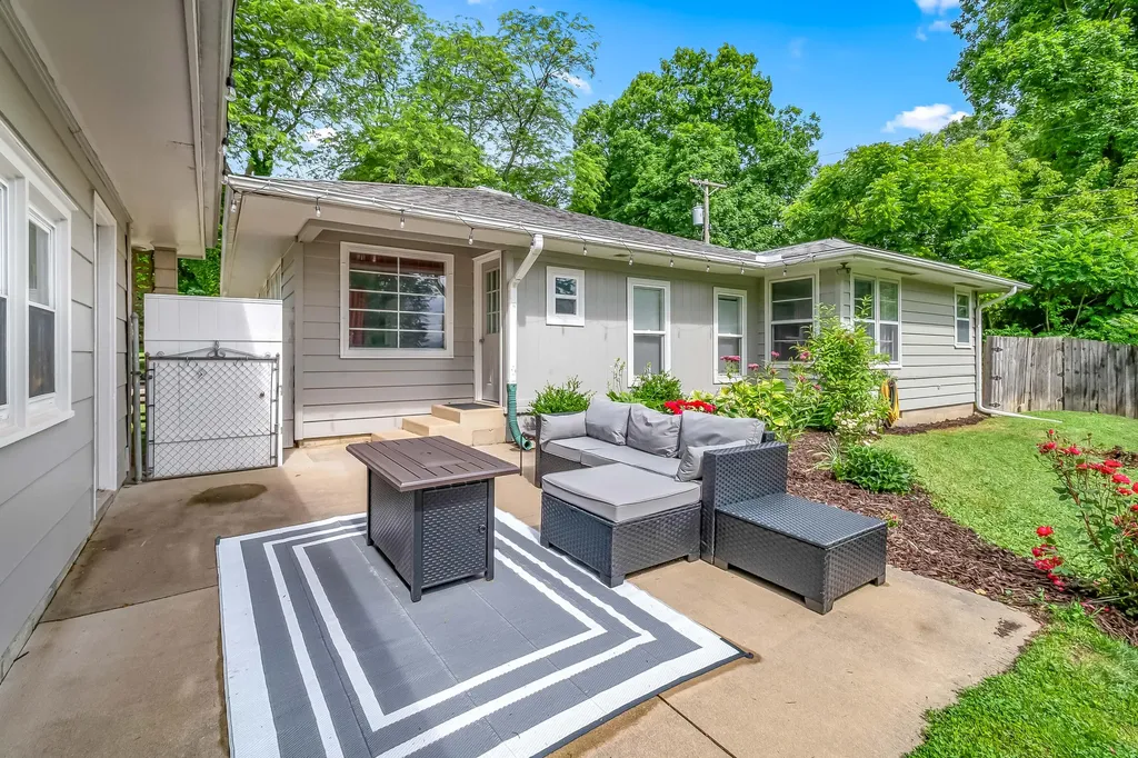 61 Charles Street Hillsdale City MI 49242
