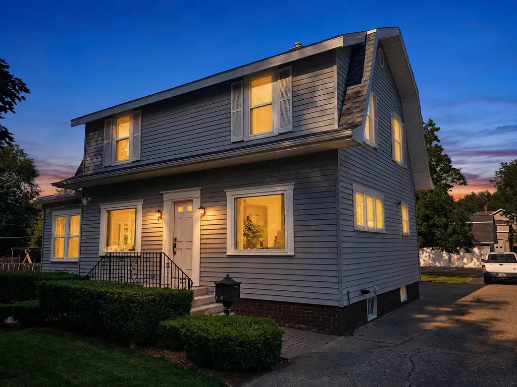 117 S West Hillsdale City MI 49242
