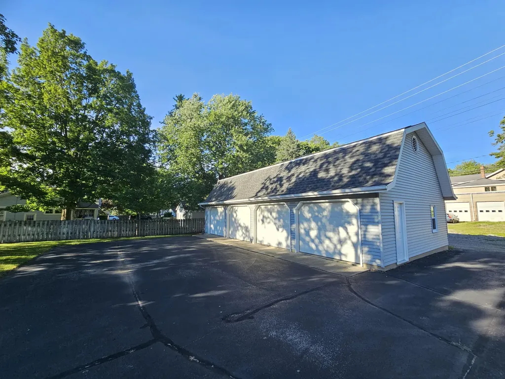 117 S West Hillsdale City MI 49242