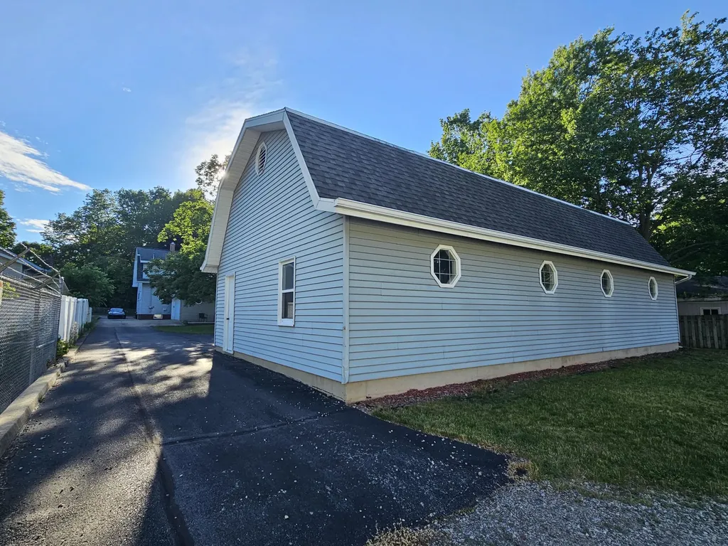 117 S West Hillsdale City MI 49242