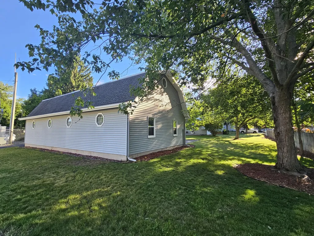 117 S West Hillsdale City MI 49242
