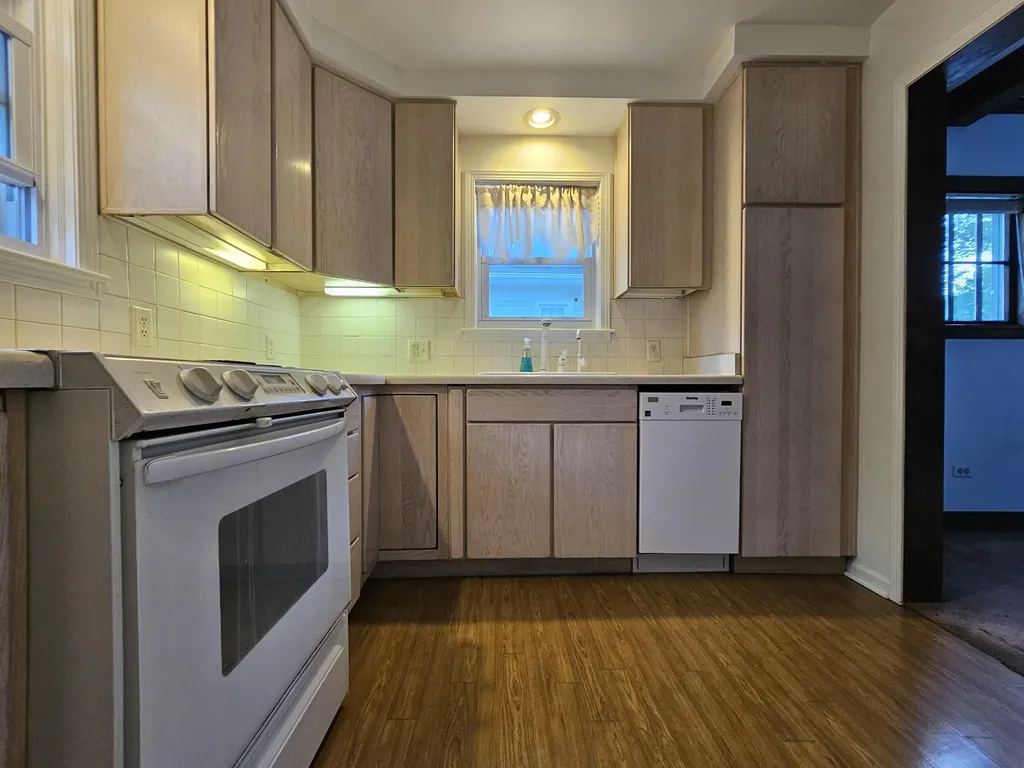 117 S West Hillsdale City MI 49242