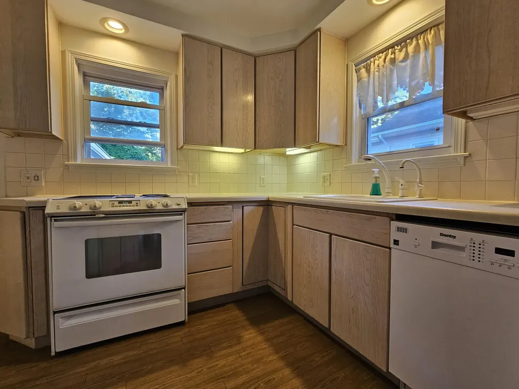 117 S West Hillsdale City MI 49242