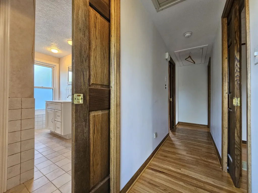 117 S West Hillsdale City MI 49242