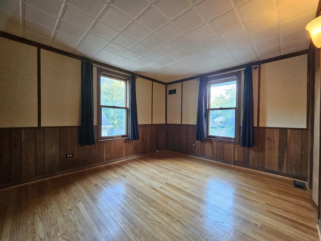 117 S West Hillsdale City MI 49242
