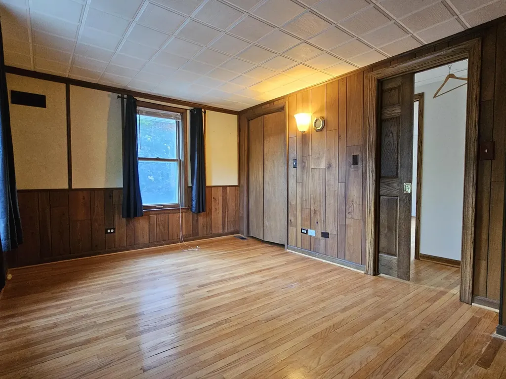117 S West Hillsdale City MI 49242
