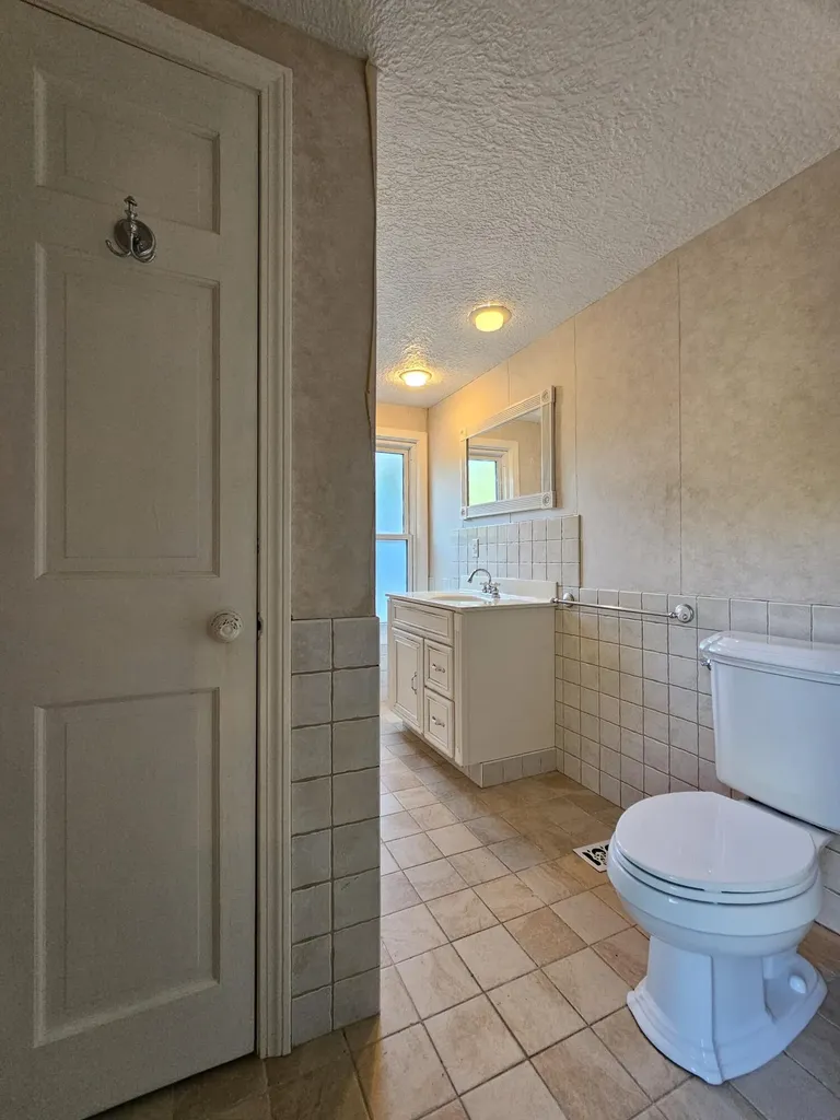 117 S West Hillsdale City MI 49242