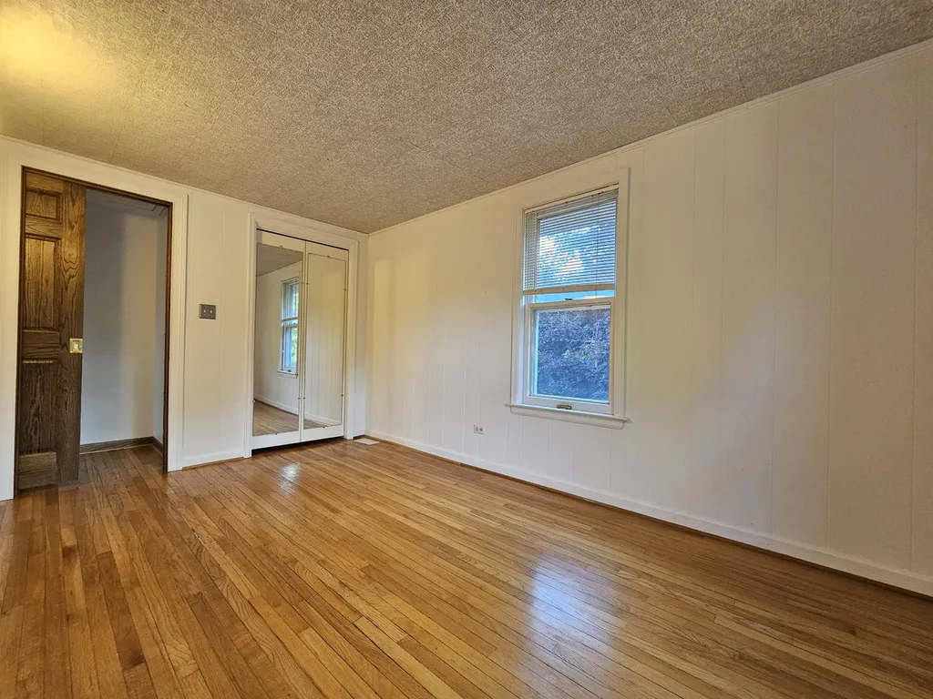 117 S West Hillsdale City MI 49242