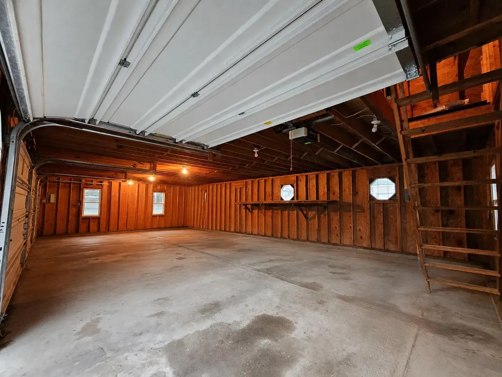 117 S West Hillsdale City MI 49242