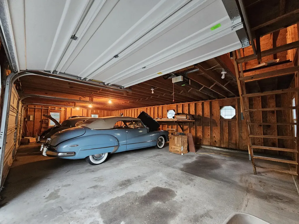 117 S West Hillsdale City MI 49242