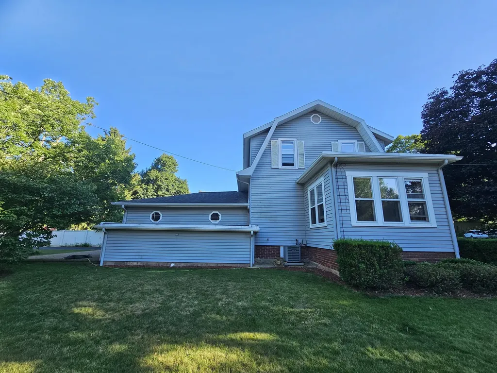 117 S West Hillsdale City MI 49242