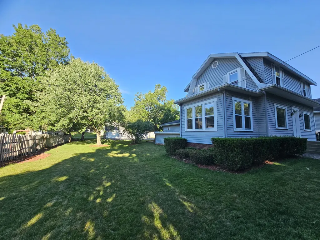 117 S West Hillsdale City MI 49242
