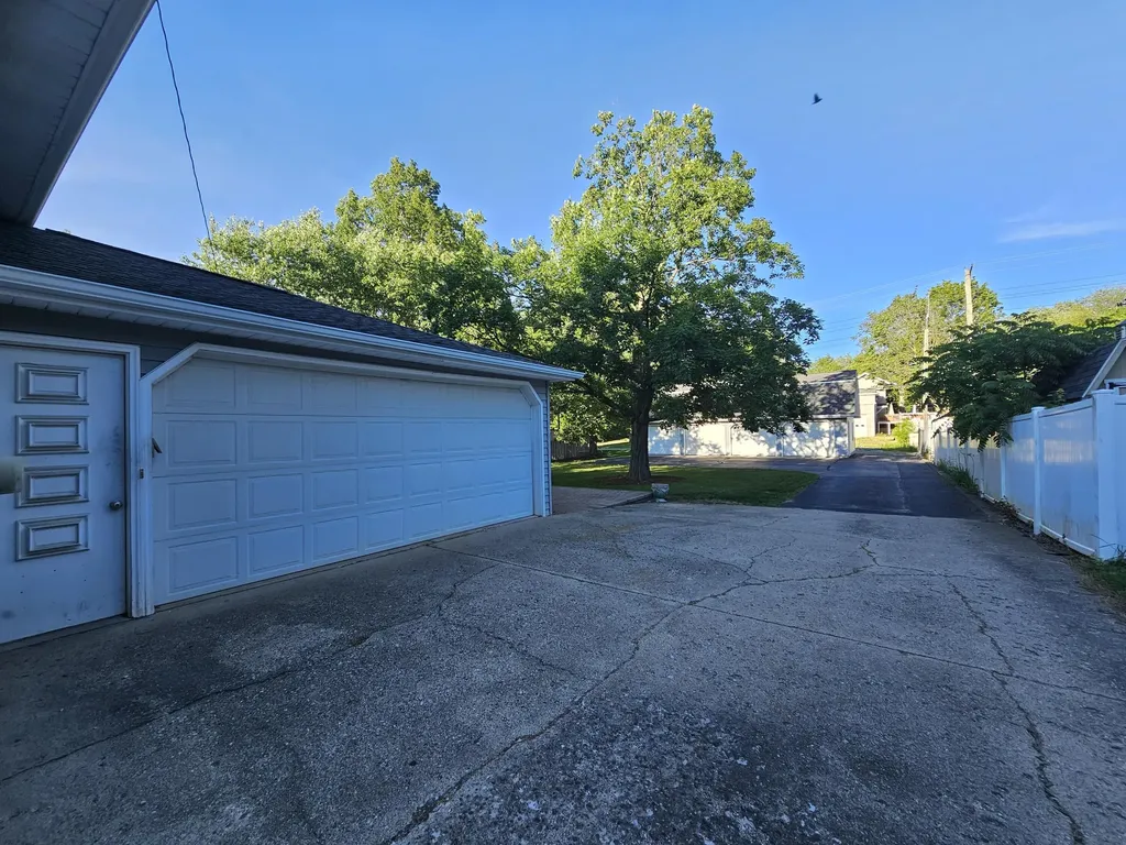 117 S West Hillsdale City MI 49242
