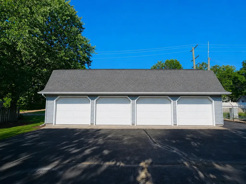 117 S West Hillsdale City MI 49242