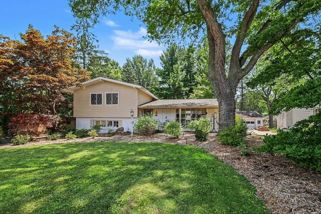 1846 Eastbrook Street SE Grand Rapids City MI 49508