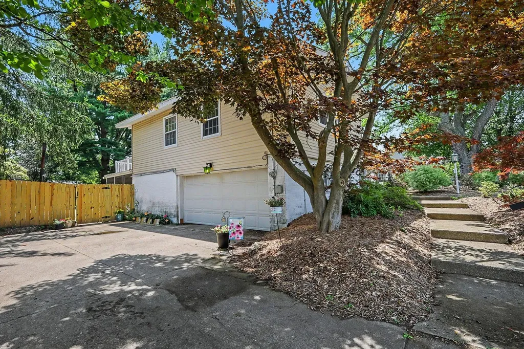 1846 Eastbrook Street SE Grand Rapids City MI 49508